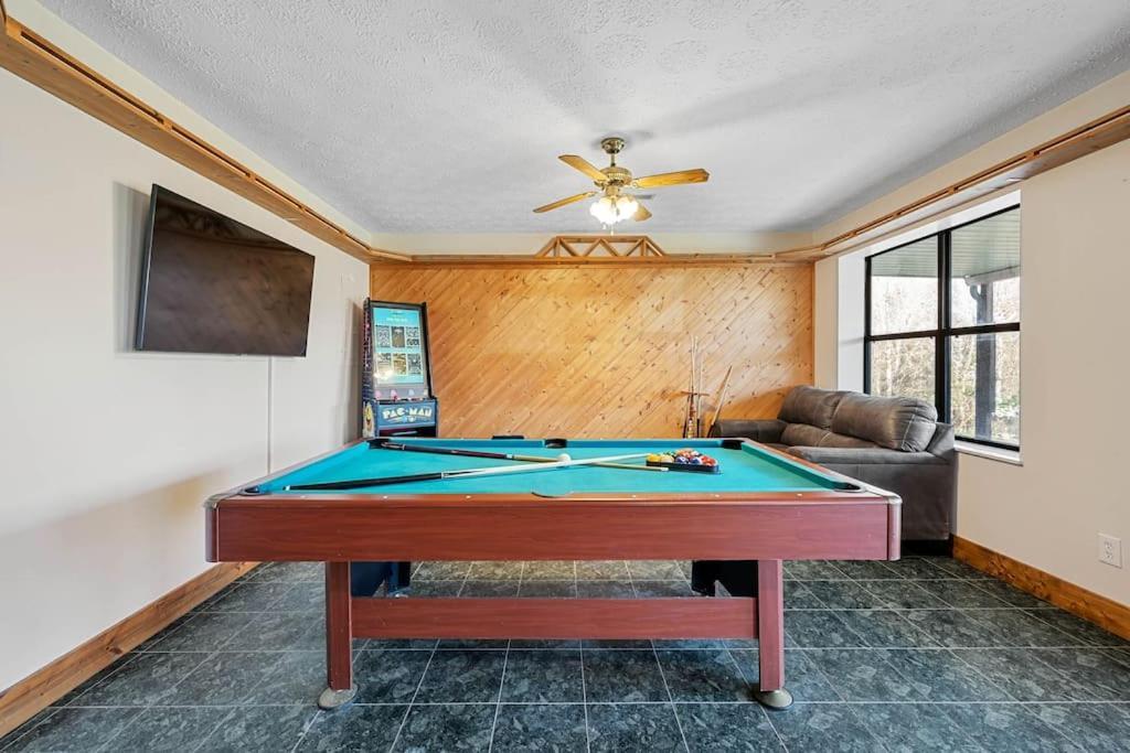 Dog Friendly! Views! Hot Tub! Close To Pf! Gsmnp Sevierville Bagian luar foto