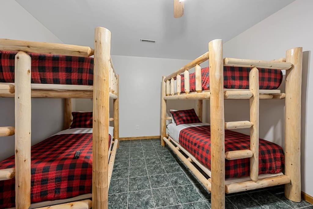 Dog Friendly! Views! Hot Tub! Close To Pf! Gsmnp Sevierville Bagian luar foto