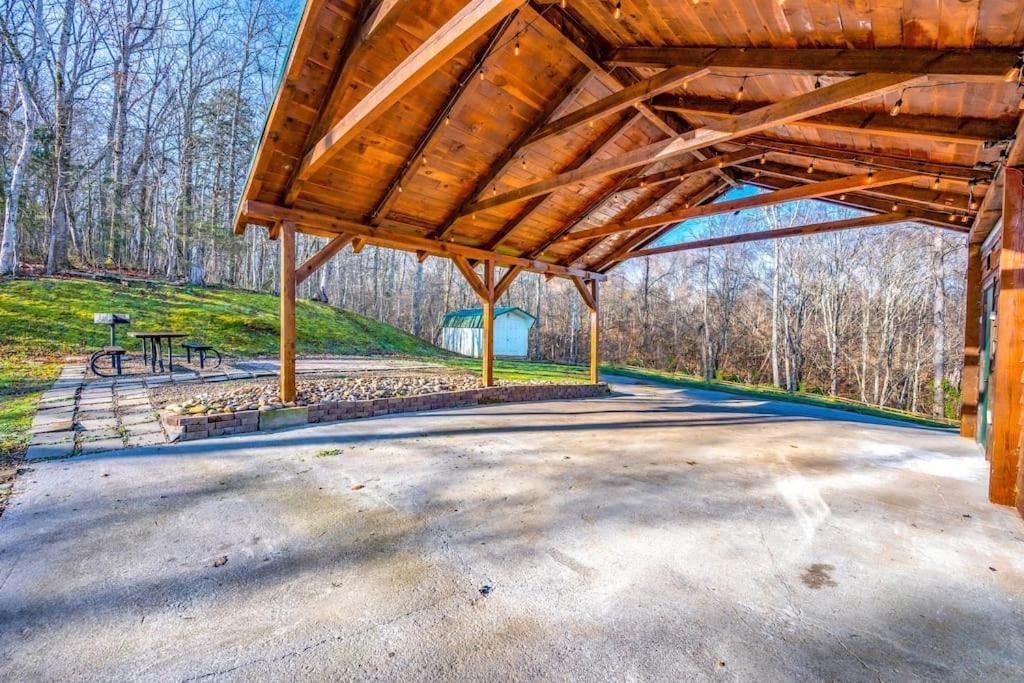 Dog Friendly! Views! Hot Tub! Close To Pf! Gsmnp Sevierville Bagian luar foto