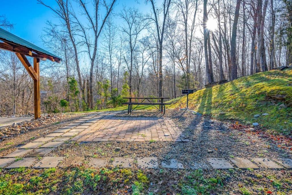 Dog Friendly! Views! Hot Tub! Close To Pf! Gsmnp Sevierville Bagian luar foto