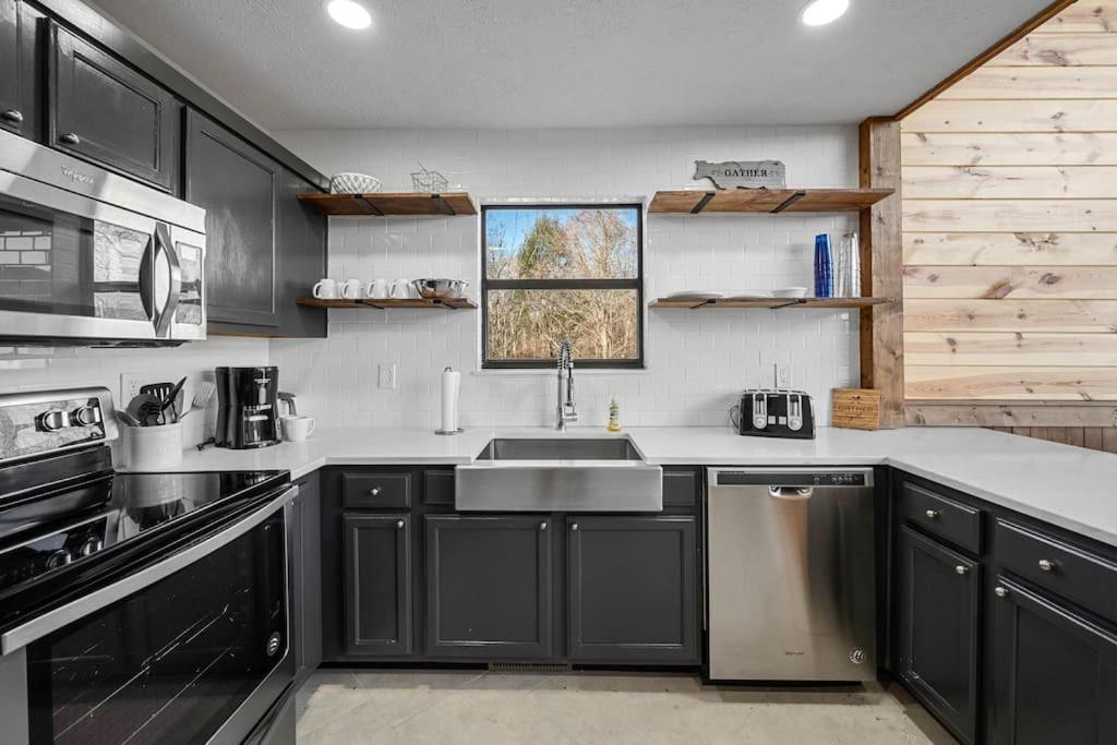 Dog Friendly! Views! Hot Tub! Close To Pf! Gsmnp Sevierville Bagian luar foto